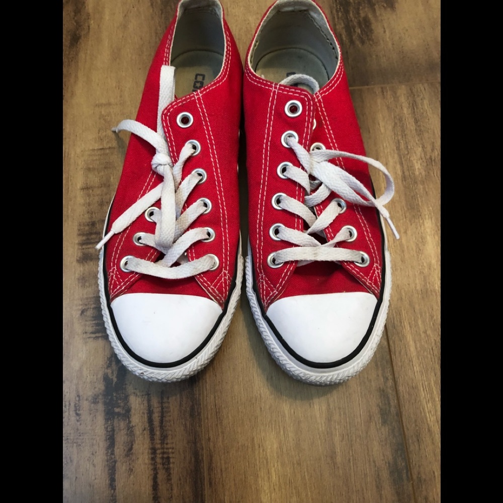Red converse.  Men’s size 5. Ladies 7